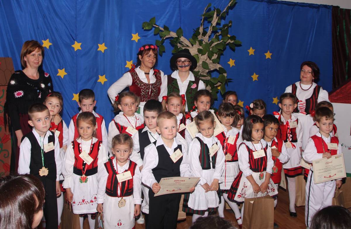 Maros megye minden szegletéből érkeztek mesemondó és népdalénekes óvodások 
