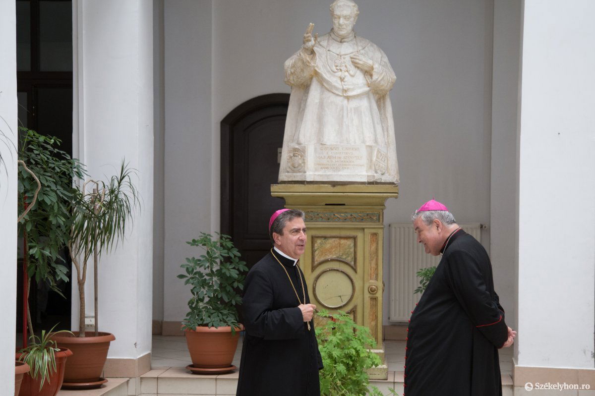 Miguel Maury Buendía nuncius és Jakubinyi György érsek •  Fotó: Boda L. Gergely