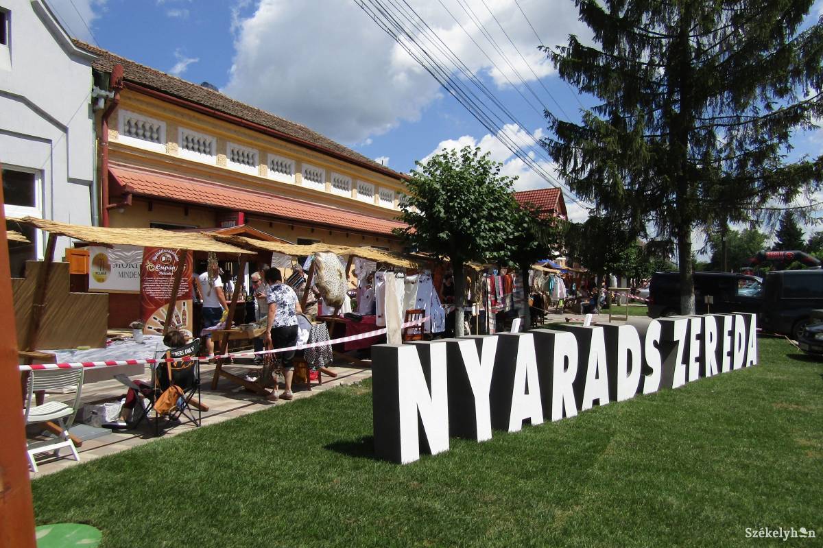 Harc Nyárádszeredáért. A helyiek küzdenek a település kettévágása ellen •  Fotó: Bakó Zoltán
