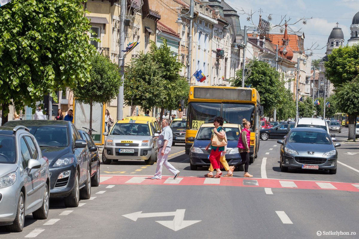 Előtérben lennének a gyalogosok. Archív &bullet;  Fotó: Boda L. Gergely