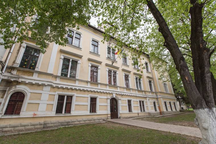 Katolikus gimnázium: érvénytelenített határozat