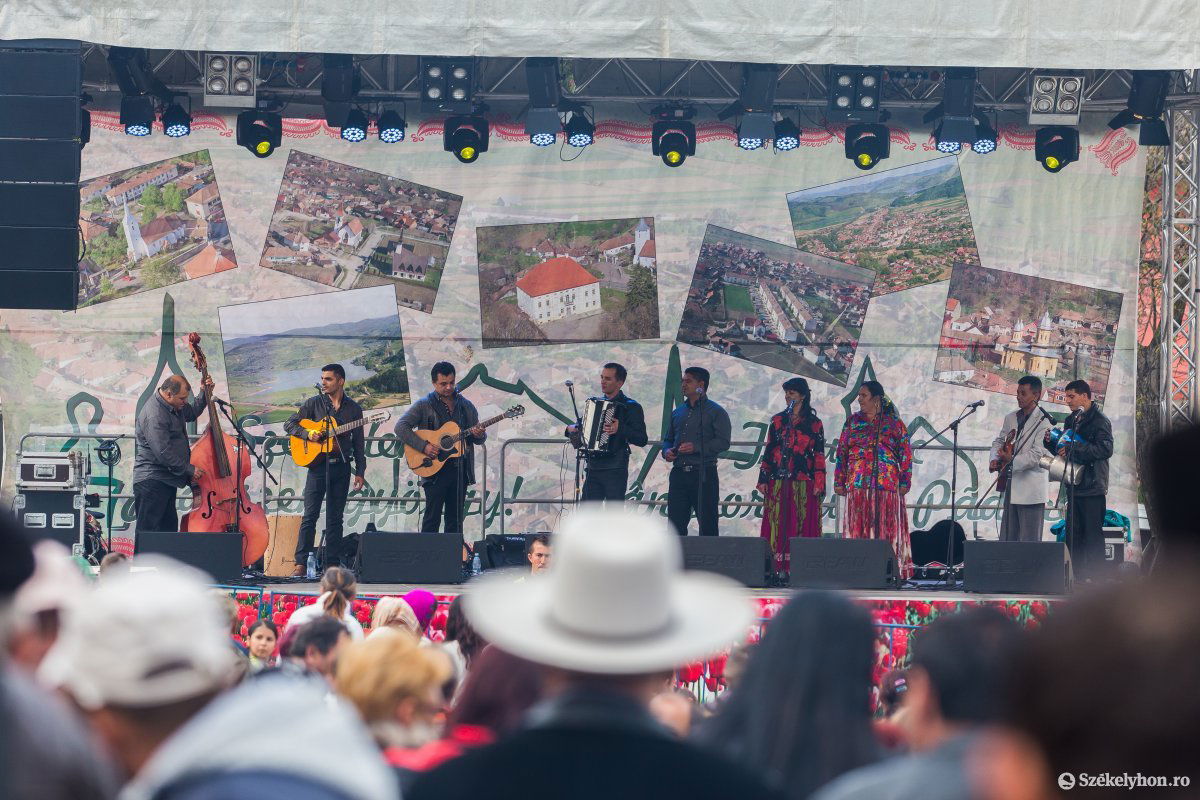 A Parno Graszt hiteles cigányzenével kápráztatta el a közönséget &bullet;  Fotó: Boda L. Gergely