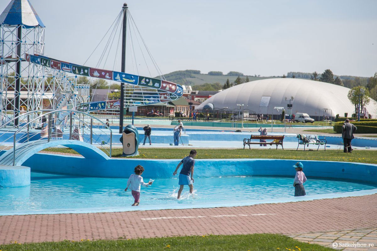Feltöltötték a medencéket a Víkendtelepen &bullet;  Fotó: Boda L. Gergely