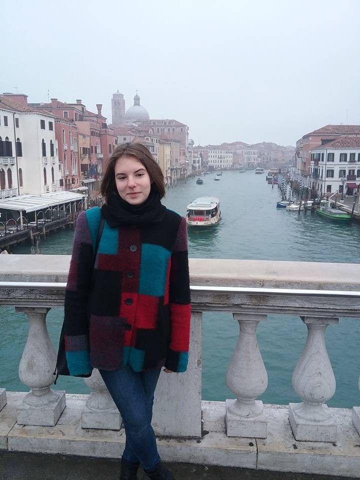 Szabó Ivett úgy érzi, érdemes volt kutatni és hetekig készülni a verseny fordulóira &bullet;  Fotó: Facebook