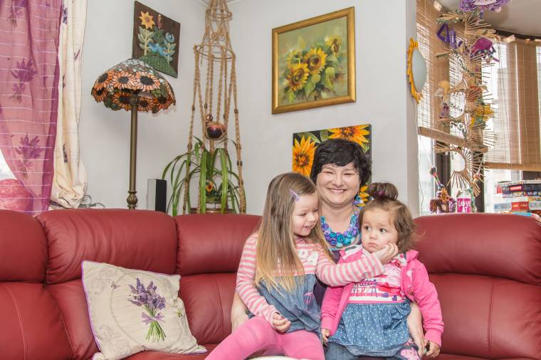 Örökbefogadás: gyerekek két születésnappal