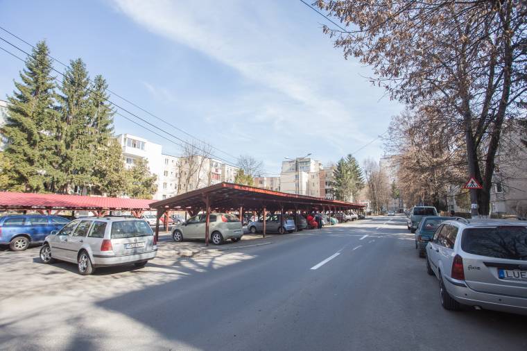 Névre szólóan adnák bérbe a tömbházak körüli parkolóhelyeket