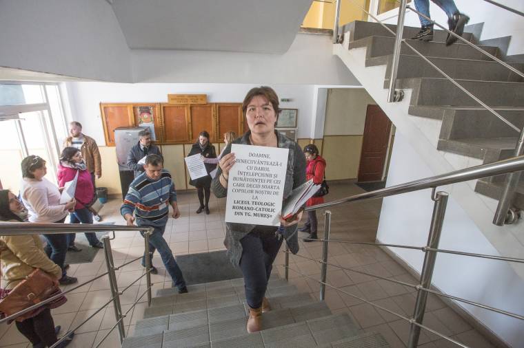 Helyben toporognak a katolikus iskola ügyében