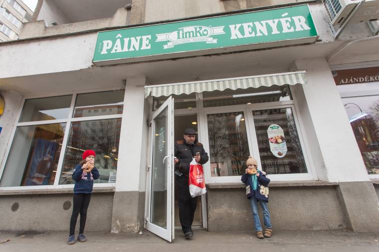 Milyen nyelven beszélnek a gyerekkel? – kétnyelvű családtagok mesélnek