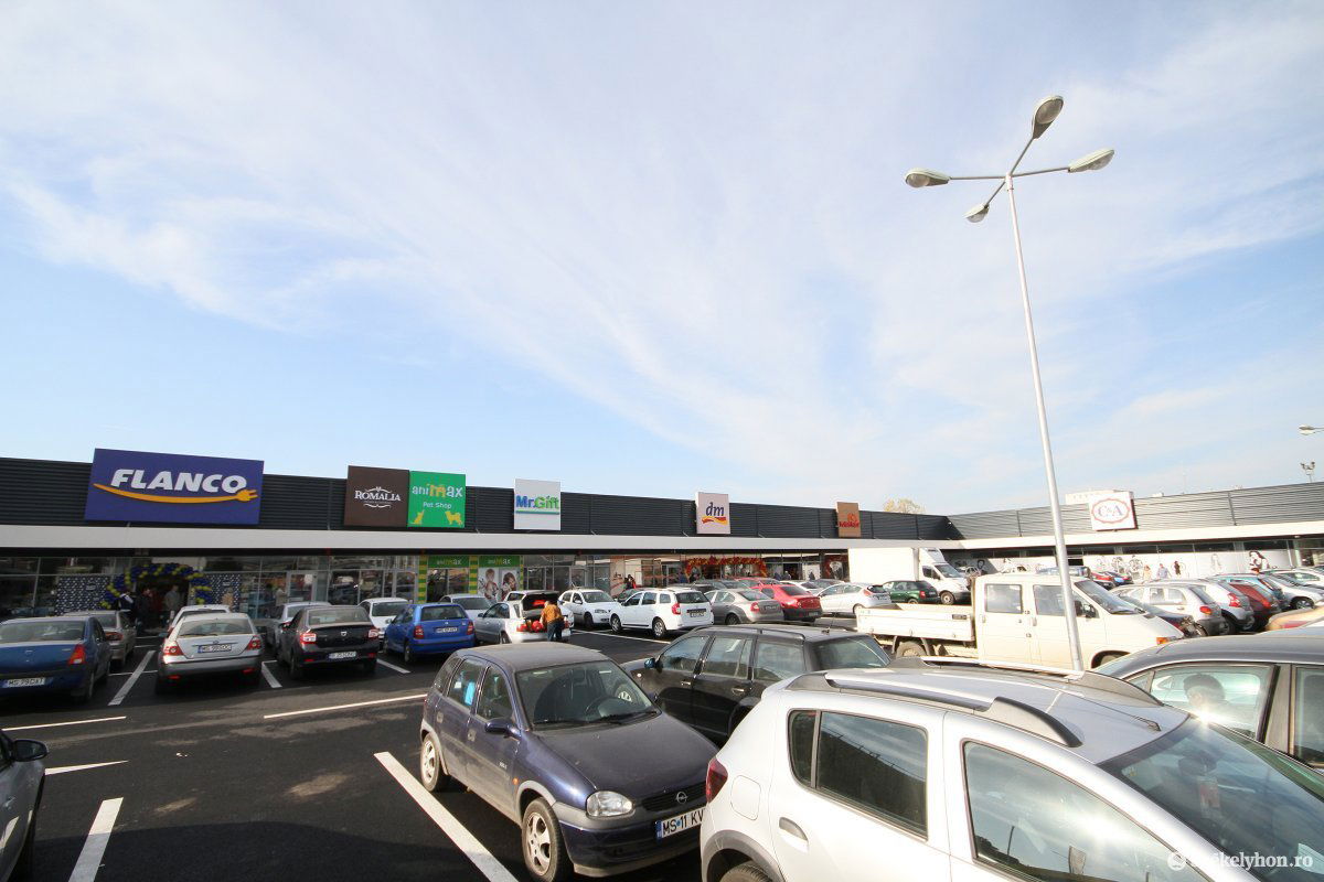 Sok kisbolt nem tudta felvenni a versenyt a nagyáruházakkal &bullet;  Fotó: Boda L. Gergely