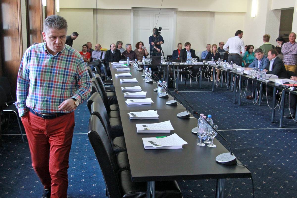 Üresen maradtak az RMDSZ tanácsosainak székei &bullet;  Fotó: Haáz Vince