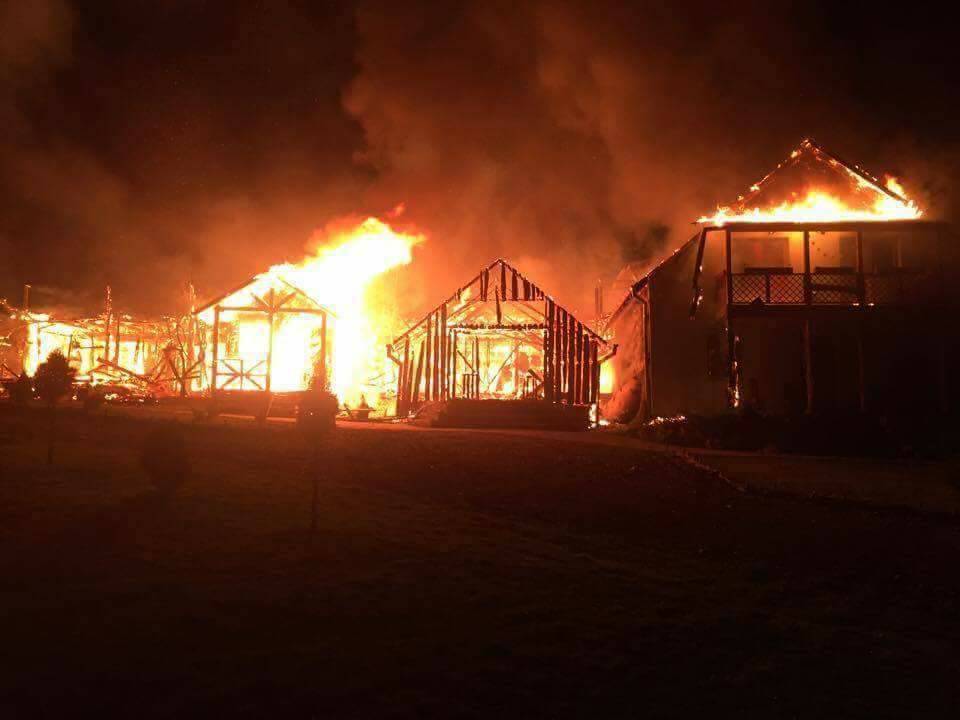 A házikók közül négy égett le &bullet;  Fotó: Kakasi Mihály / Facebook