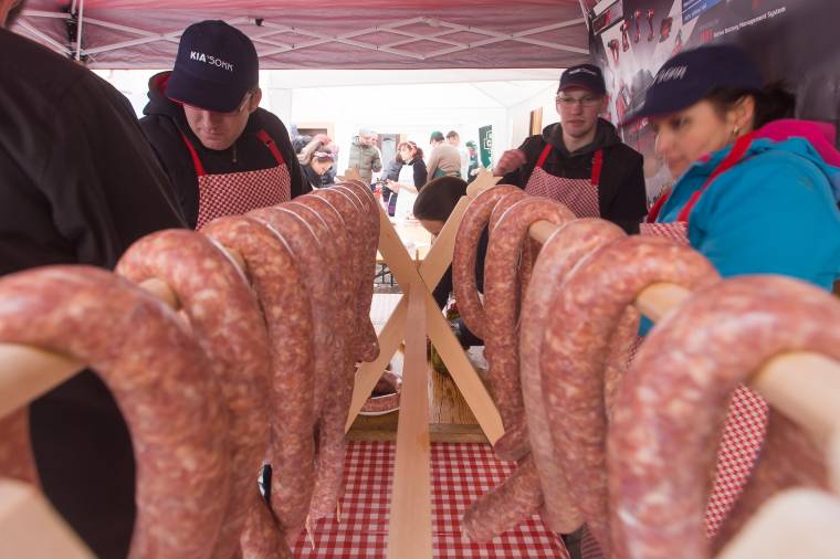 Székely ízek fesztiválja: megtöltik a legvékonyabb és legvastagabb kolbászt Sepsiszentgyörgyön