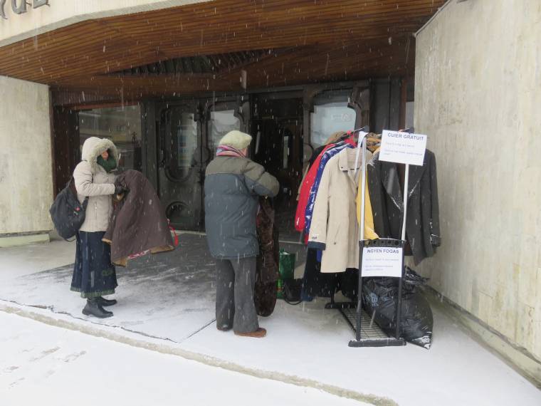 Szívesen megváltak nemhasznált kabátjaiktól