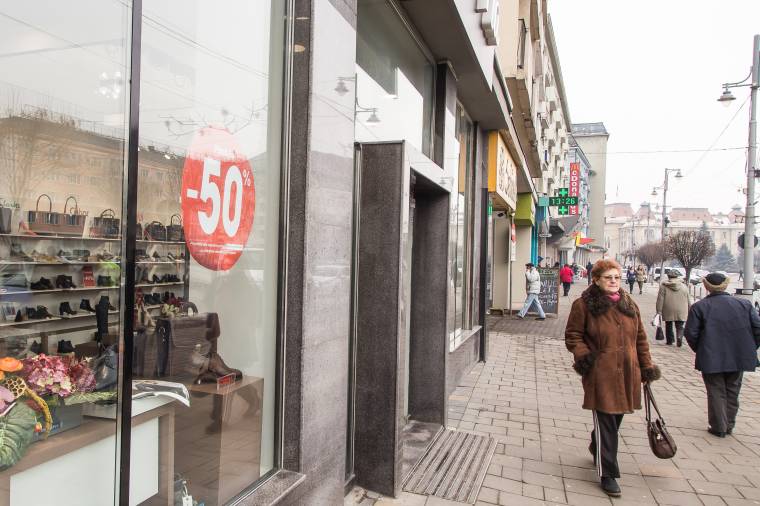 Időtálló ruhadarabok és lábbelik akár féláron