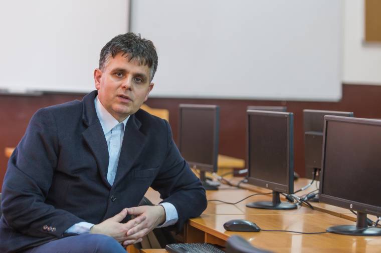 Ahol helyet cserélt az igazgató és az aligazgató