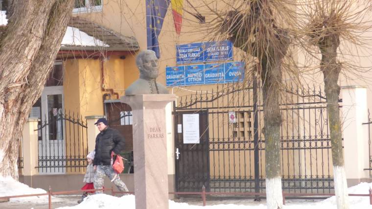 Úgy tűnik, sikerül elkerülni az iskolák összevonását