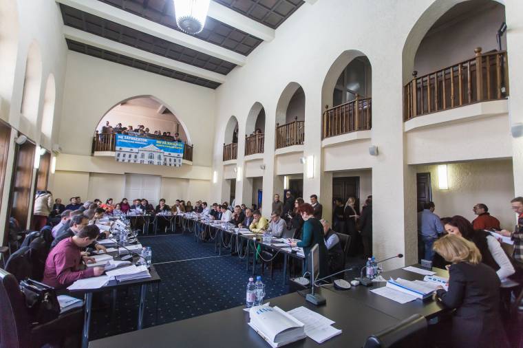 Közelebb a civilek támogatásához