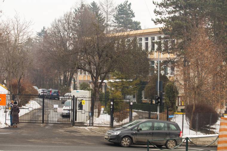 Pedagógiai gimnázium: aláírási jog híján nem utalhatták ki a béreket