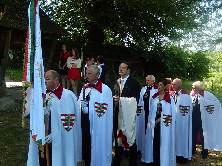 Lovagokat avat a Szent László Társaság