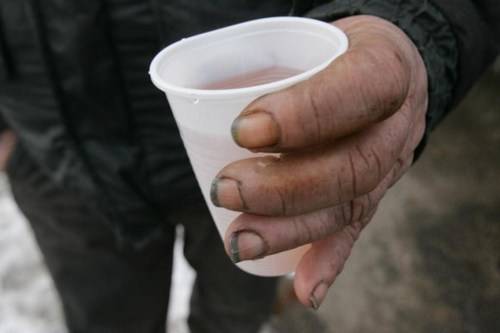 Szendvicset, teát és tűzifát küldött a rászorulóknak a polgármester