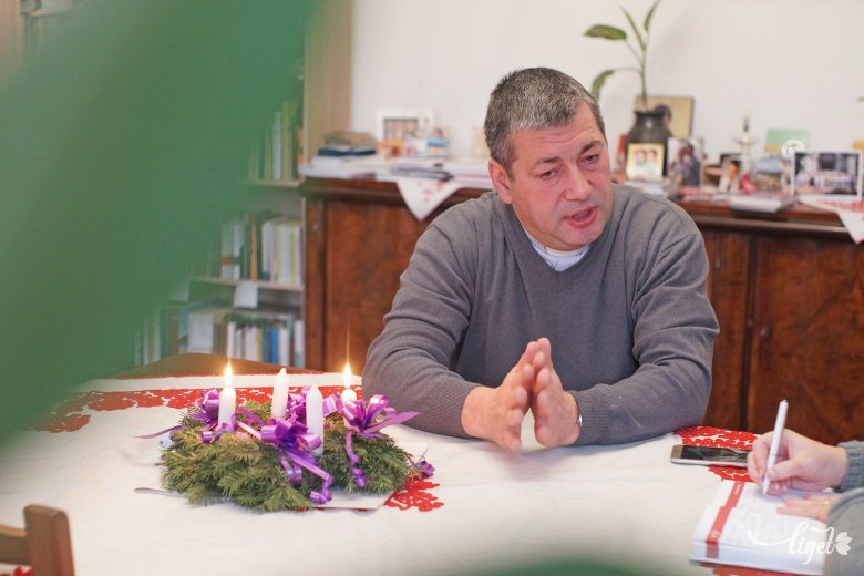 Sebestyén Péter: számomra ez egy tanulási folyamat, szenvedélyes játék is, ami a papi szolgálatnak a szerves része lett, de ugyanúgy ott van a székely, a papi, a hívő énem ebben •  Fotó: Haáz Vince