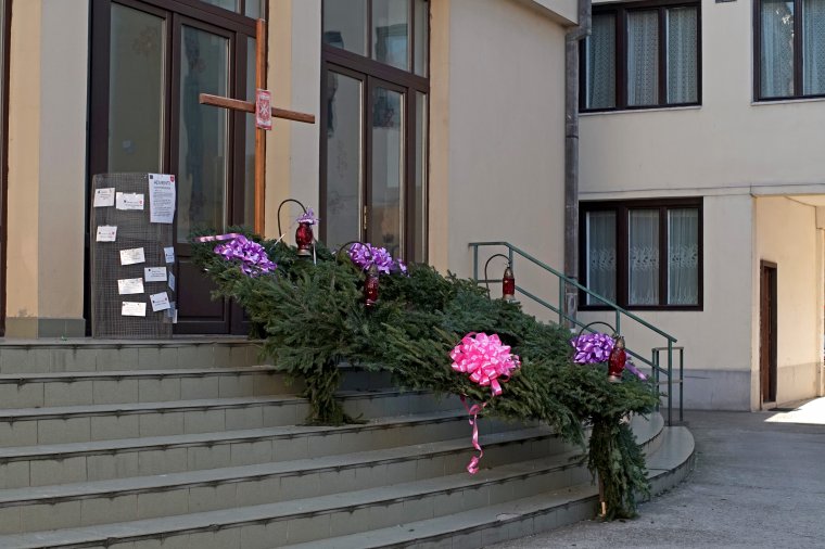 Meggyújtották a szeretetszolgálat adventi koszorúján az első gyertyát