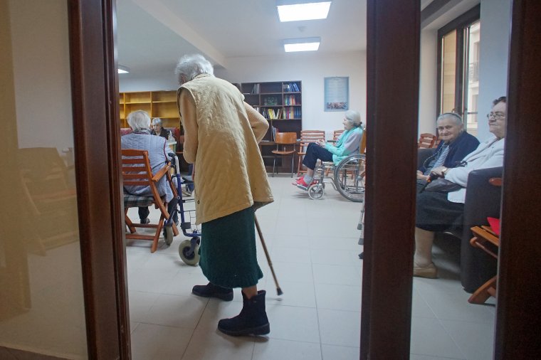 Miközben növekedik a születéskor várható élettartam, csökken az egészségben eltöltött idő