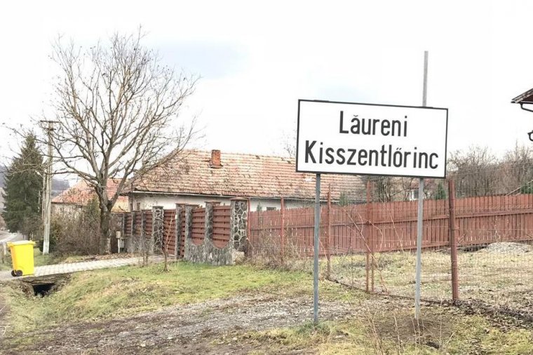 Letakarították a festéket a helységnévtábla magyar feliratáról
