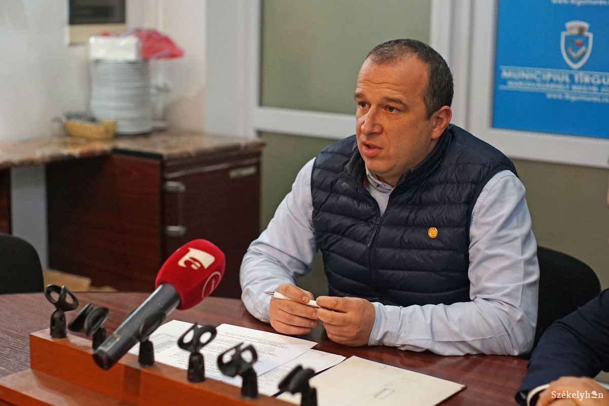 Horațiu Lobonț szerint jövőre öt iskolában korszerű fogorvosi rendelő lesz. •  Fotó: Haáz Vince