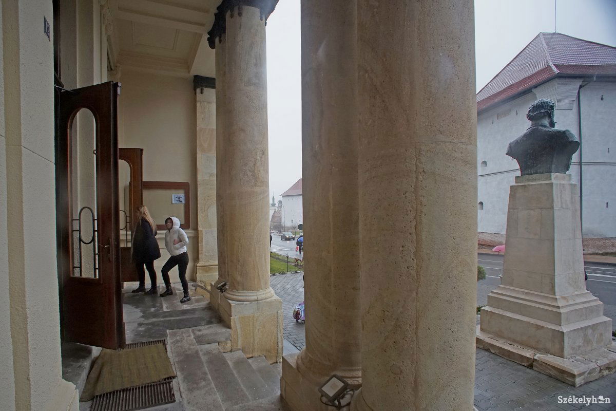 A marosvásárhelyi Alexandru Papiu Ilarian Főgimnázium épülete •  Fotó: Haáz Vince