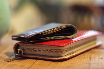 Sokaknak jó hír: 3300 lejre nő a minimálbér, egyelőre maradnak az ágazati adókedvezmények