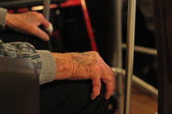 Fejek hullhatnak az idősotthonokban tapasztalt embertelen körülmények miatt: Ciolacu a felelősök menesztését kéri