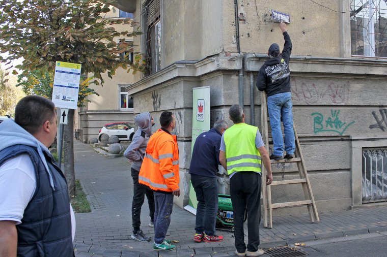 Önként feladott marosvásárhelyi kétnyelvűség – „elbundázott” per miatt lemondásra szólította fel a városházi jegyzőt az RMDSZ