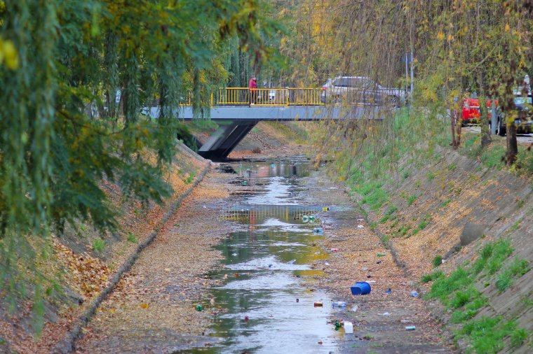 Vesztésre áll a patak az emberekkel szemben
