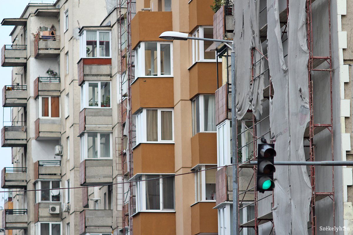 A tömbház biztonsági állapotáért a lakók felelnek, de a kivitelező cég okozta károkért a cég vonható felelősségre &bullet;  Fotó: Haáz Vince