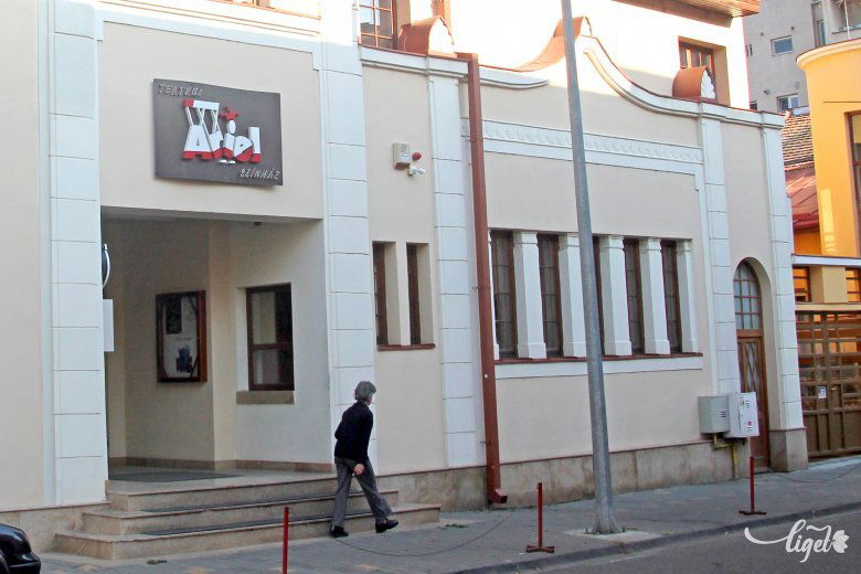 Az Ariel színház bejárata •  Fotó: Haáz Vince