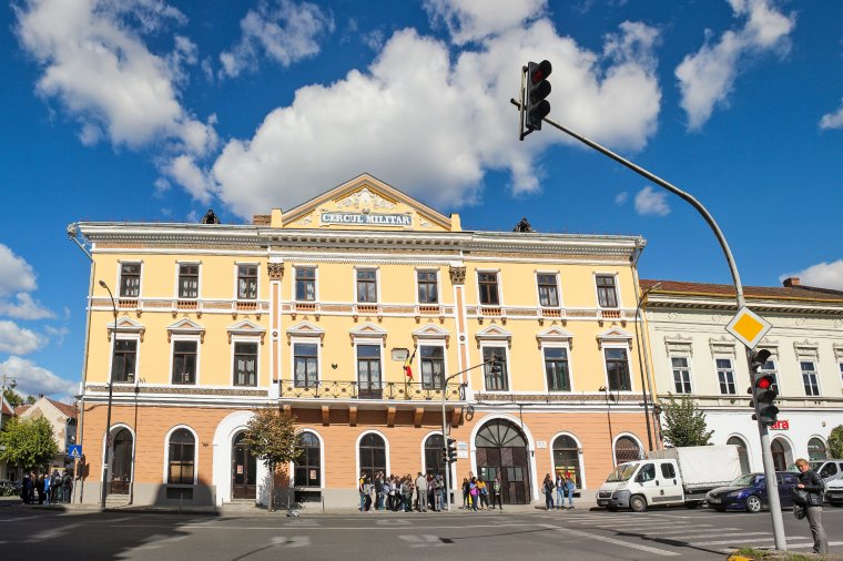 A védelmi tárca egy fityinget sem fizet a Hadsereg Háza újrafestéséért