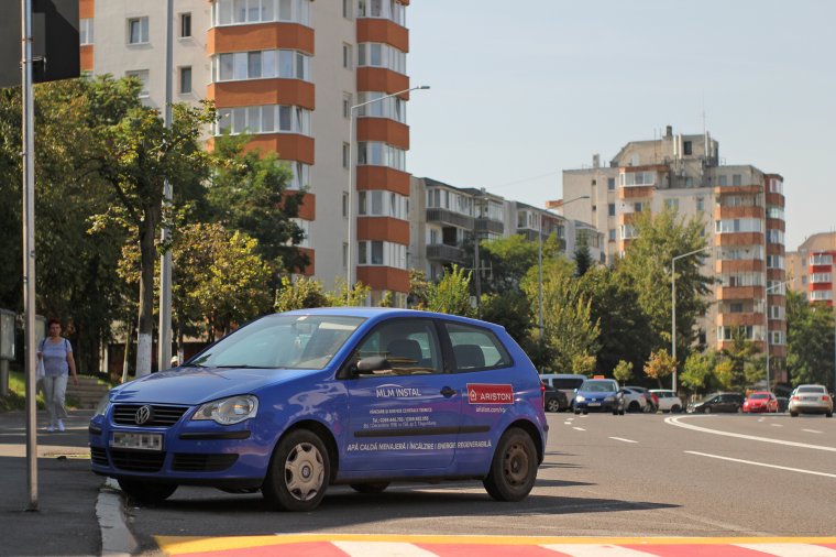 Vásárhelyen is kitiltanák a lakótelepekről estére a céges autókat