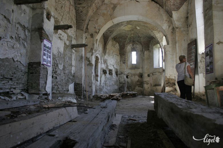 Elhagyatva. Fületelke (Feldref/Felldorf) szász evangélikus erődtemplomának belseje ma •  Fotó: Gálna Zoltán