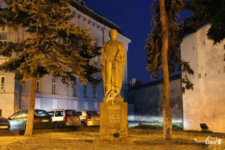 Kőrösi Csoma Sándor kalandokat átélt marosvásárhelyi szobra ma a Vársétányon található •  Fotó: Haáz Vince
