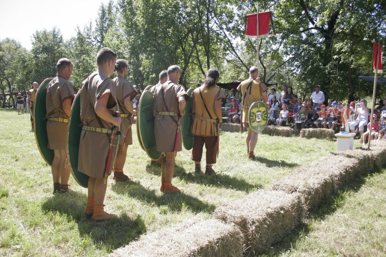 Rómaiak, szírek és székelyek Mikházán