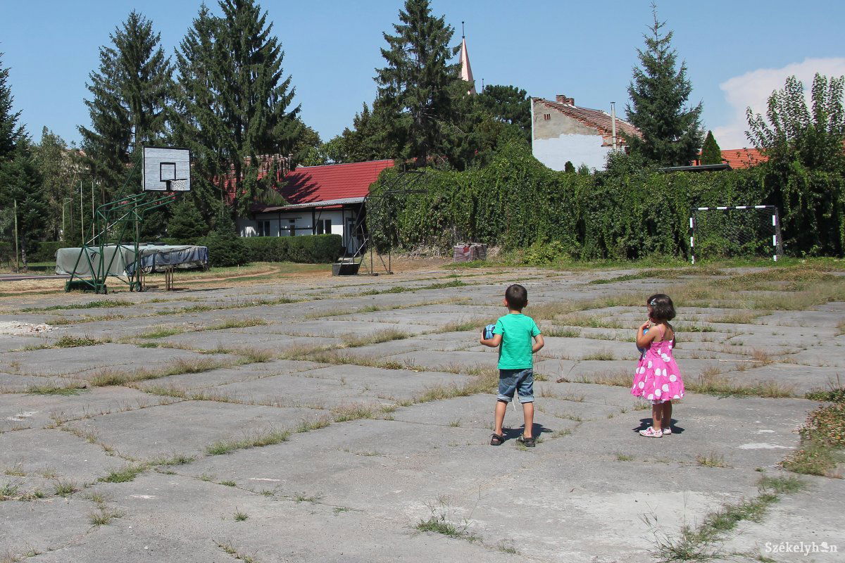 Ráfér a felújítás a pályára &bullet;  Fotó: Haáz Vince