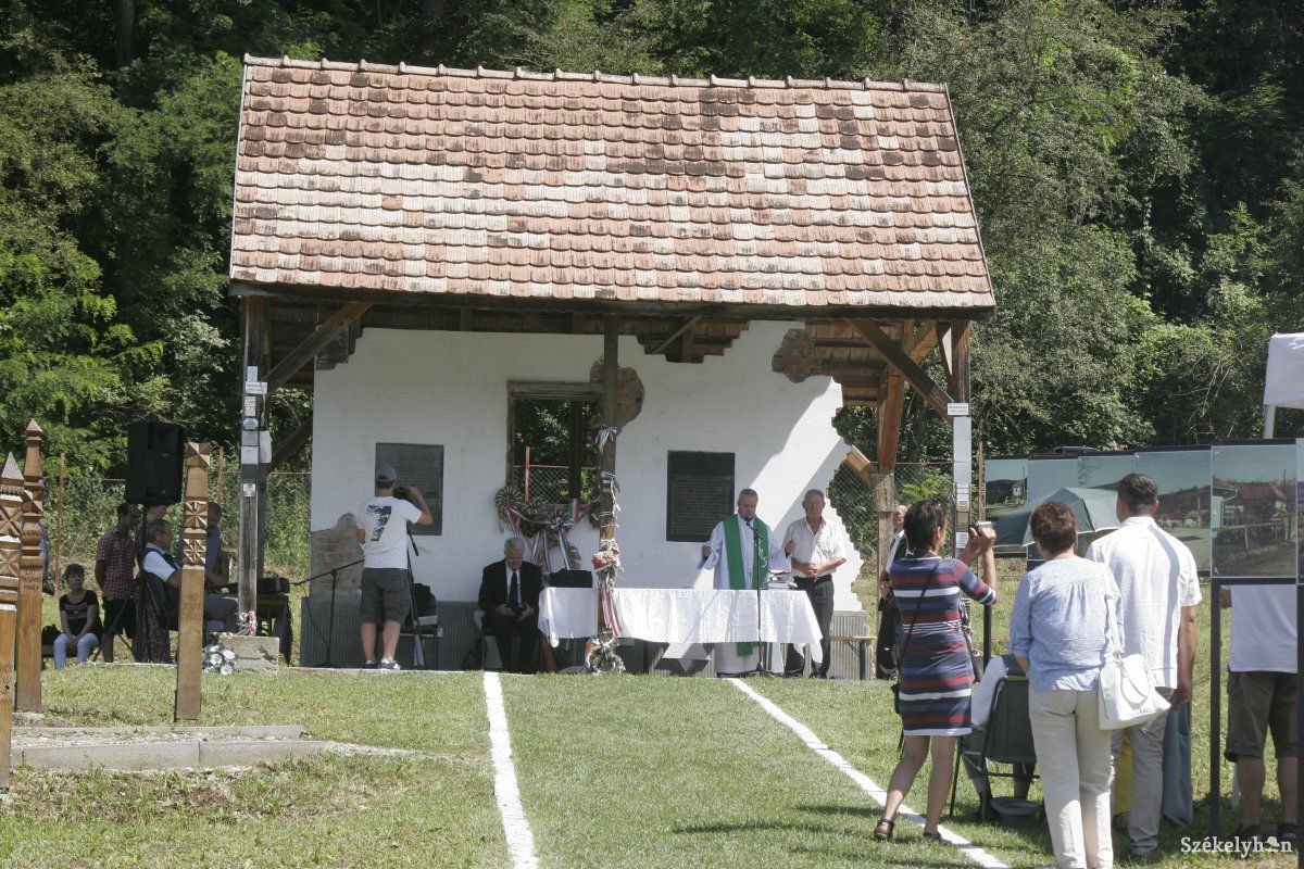 Megemlékezés a Siratófalnál, az emlékparkban •  Fotó: Gálna Zoltán