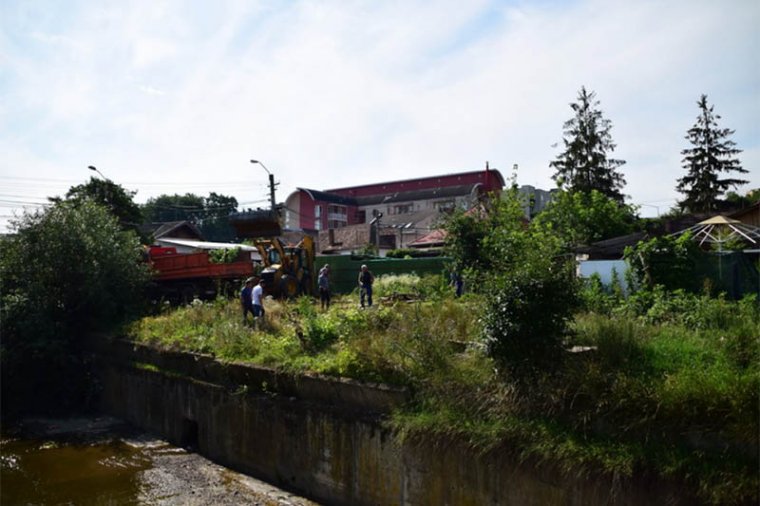 Felszabadítják a Poklos-patak egyik partját