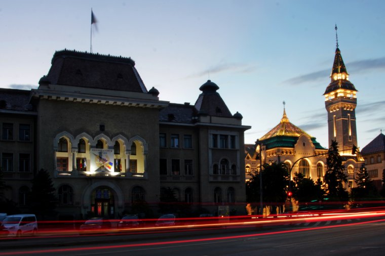 Esti díszkivilágítást kapnak a templomok Marosvásárhelyen