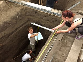 Hiánypótló vártemplomi leletek: középkori kriptát is feltártak