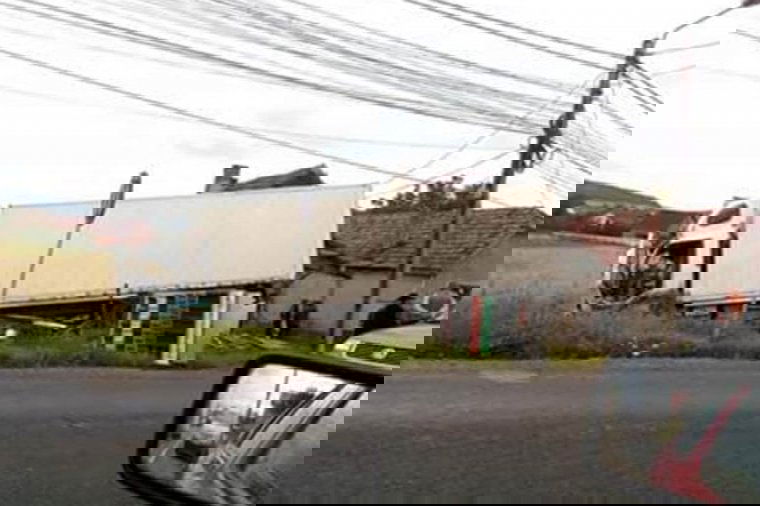 Háznak csapódott egy kamion, egy három hónapos csecsemő megsérült