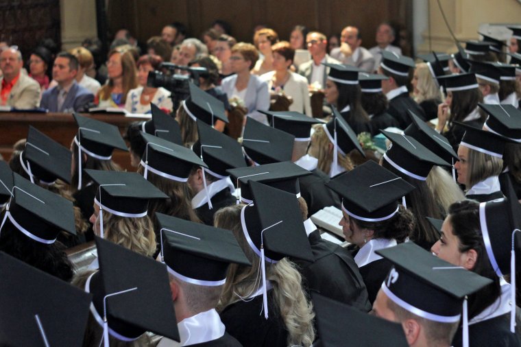 Javuló kilátások előtt a friss diplomások