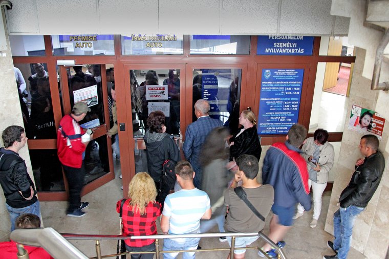 Több hivatalban is csak online előjegyzéssel lehet ügyet intézni