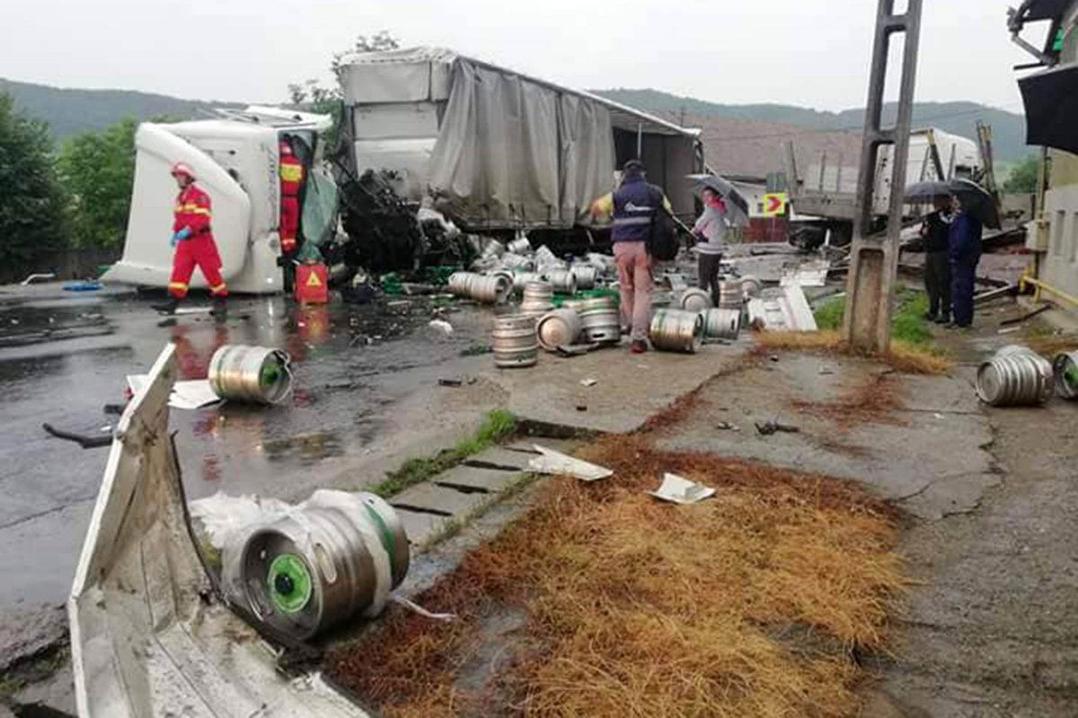 A kendi teherautós baleset •  Fotó: Facebook/Info Trafic Maros